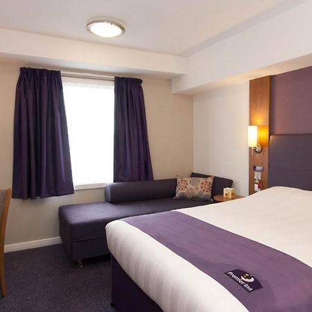 Premier Inn Cobham Cobham  Εξωτερικό φωτογραφία