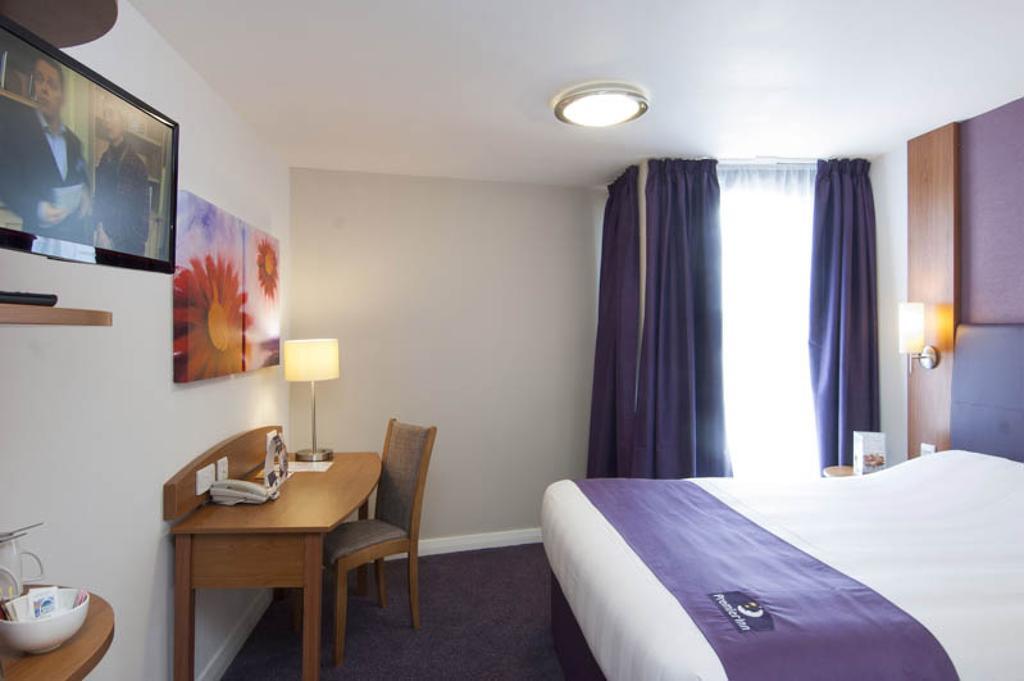 Premier Inn Cobham Cobham  Δωμάτιο φωτογραφία