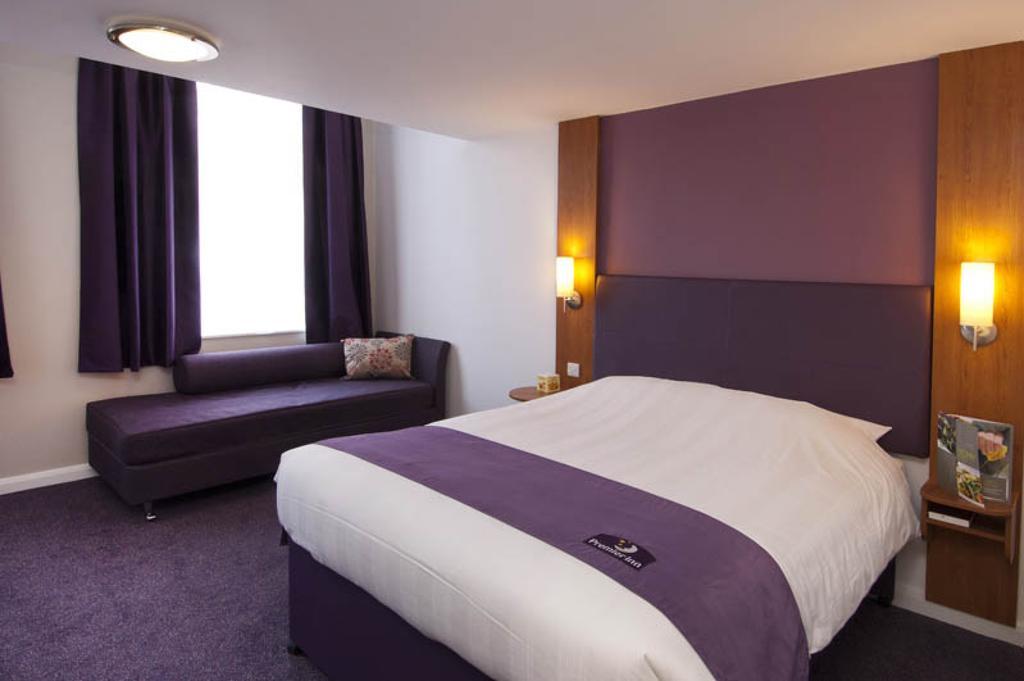 Premier Inn Cobham Cobham  Δωμάτιο φωτογραφία