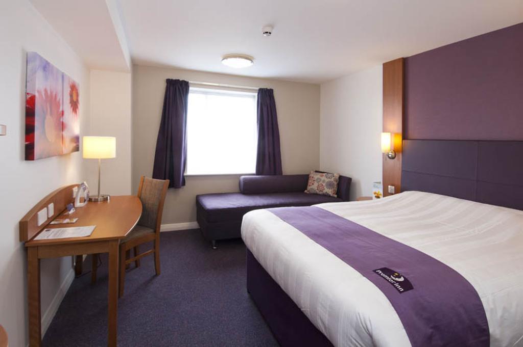 Premier Inn Cobham Cobham  Δωμάτιο φωτογραφία
