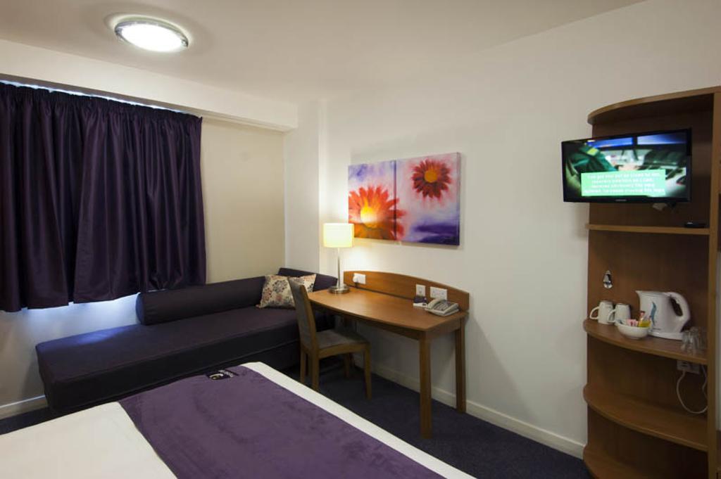 Premier Inn Cobham Cobham  Δωμάτιο φωτογραφία