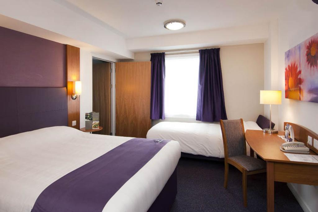 Premier Inn Cobham Cobham  Δωμάτιο φωτογραφία