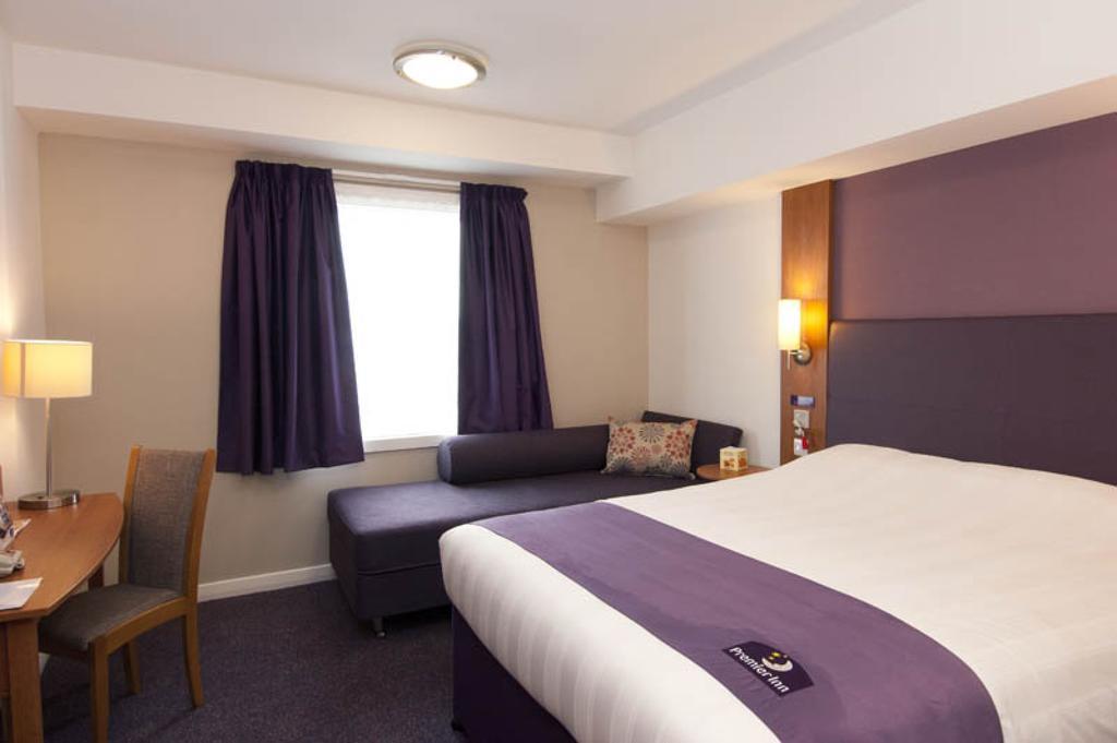 Premier Inn Cobham Cobham  Εξωτερικό φωτογραφία