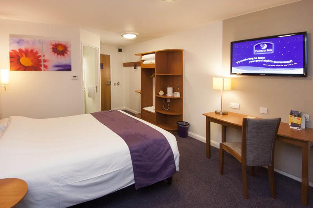Premier Inn Cobham Cobham  Εξωτερικό φωτογραφία