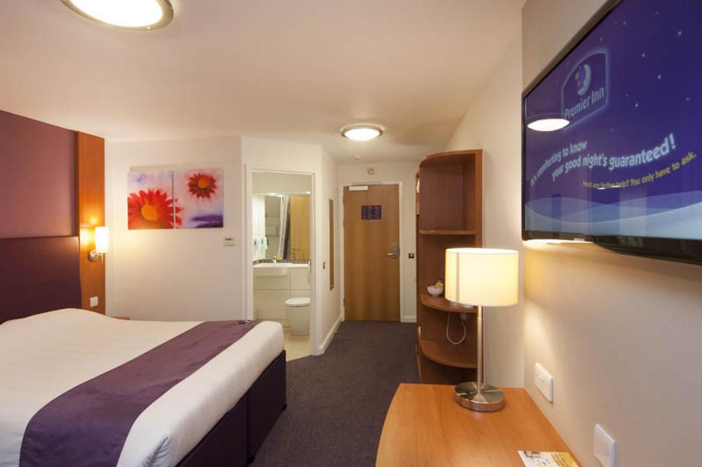 Premier Inn Cobham Cobham  Εξωτερικό φωτογραφία