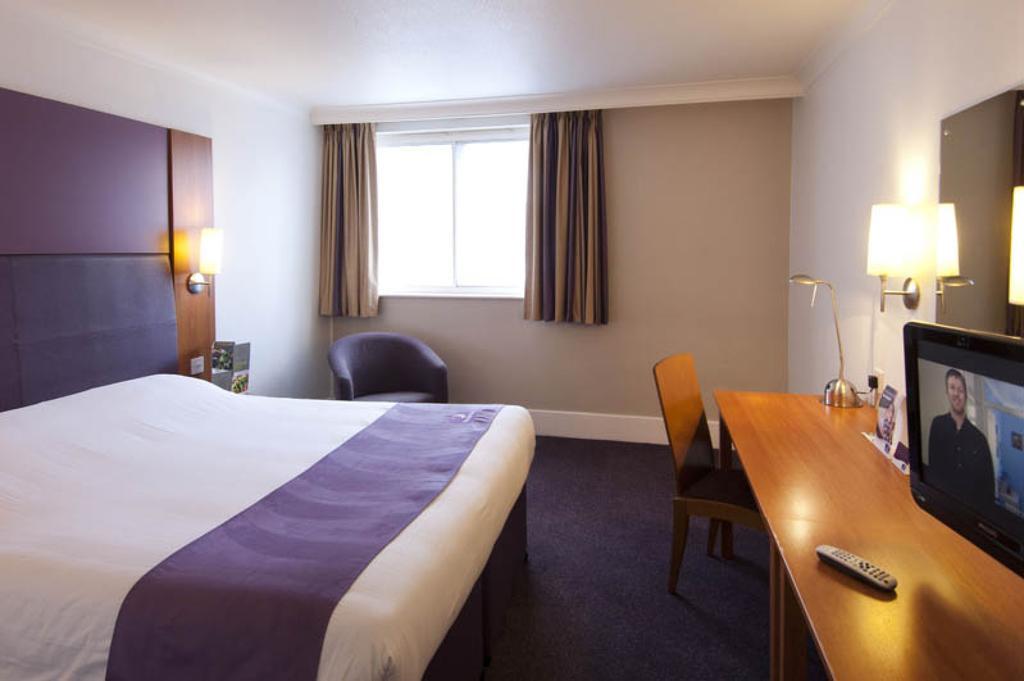 Premier Inn Cobham Cobham  Εξωτερικό φωτογραφία