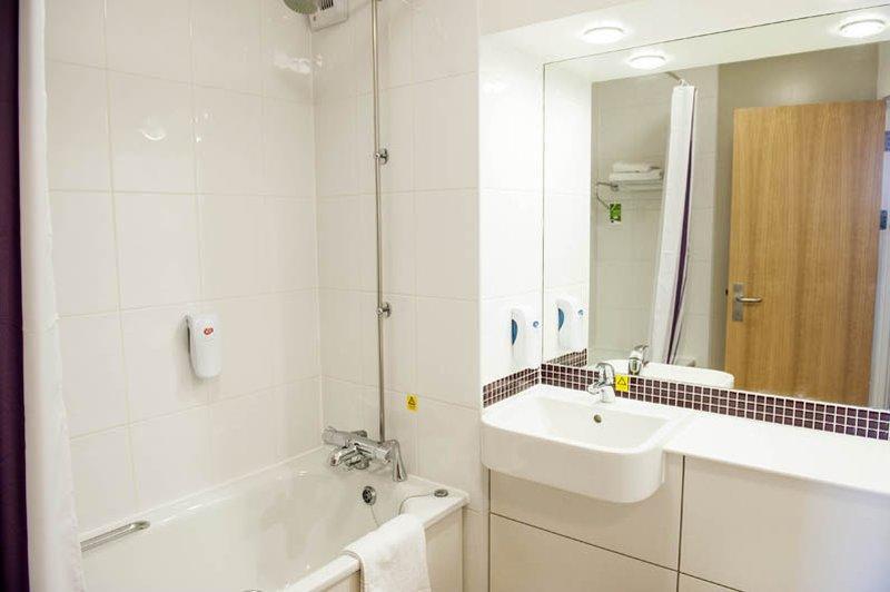 Premier Inn Cobham Cobham  Εξωτερικό φωτογραφία