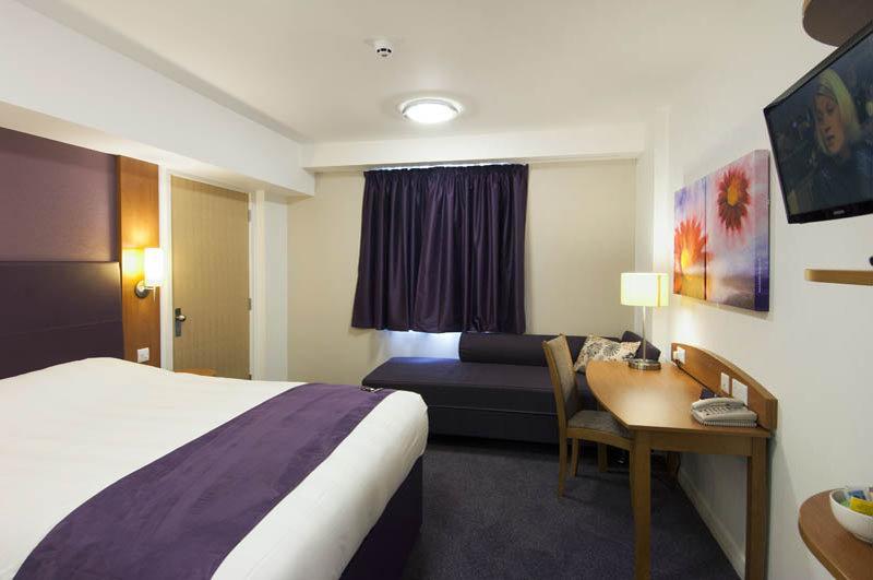 Premier Inn Cobham Cobham  Εξωτερικό φωτογραφία
